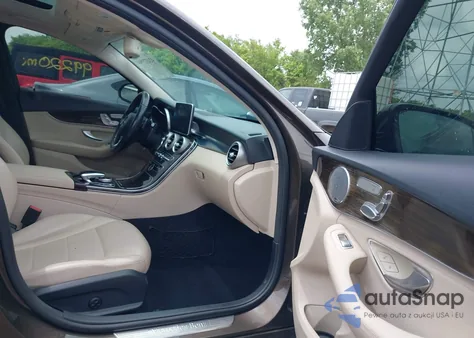 2015 Mercedes-Benz C 300 4Matic/Luxury 4Matic/Sport 4Matic из США, поврежденный, VIN 55SWF4KB2FU037297